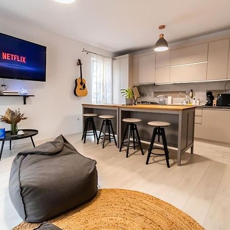 Arte - 2 Bedroom Apartment Near Coresi Mall With Free Parking Brasov Luaran gambar