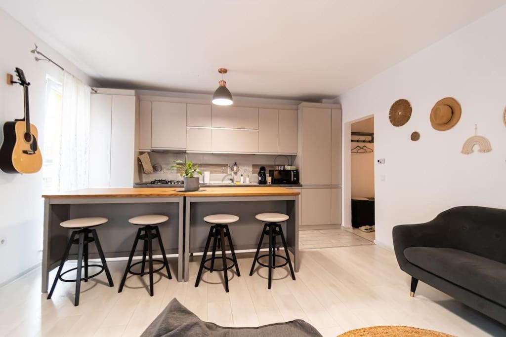 Arte - 2 Bedroom Apartment Near Coresi Mall With Free Parking Brasov Luaran gambar