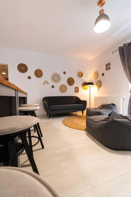 Arte - 2 Bedroom Apartment Near Coresi Mall With Free Parking Brasov Luaran gambar