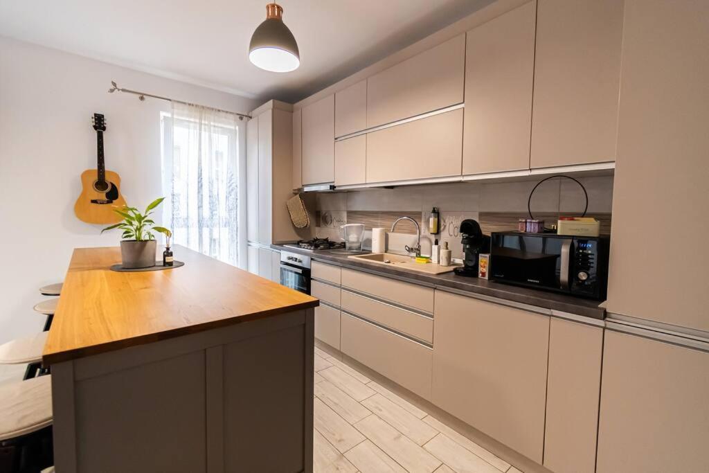 Arte - 2 Bedroom Apartment Near Coresi Mall With Free Parking Brasov Luaran gambar
