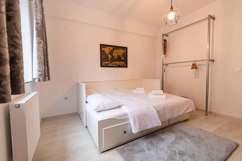 Arte - 2 Bedroom Apartment Near Coresi Mall With Free Parking Brasov Luaran gambar